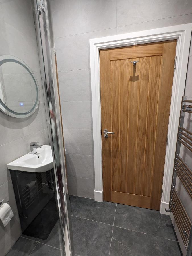 Modern Aptmt, 2 Stops To Central London, Smart Lock, Netflix Ealing Ngoại thất bức ảnh