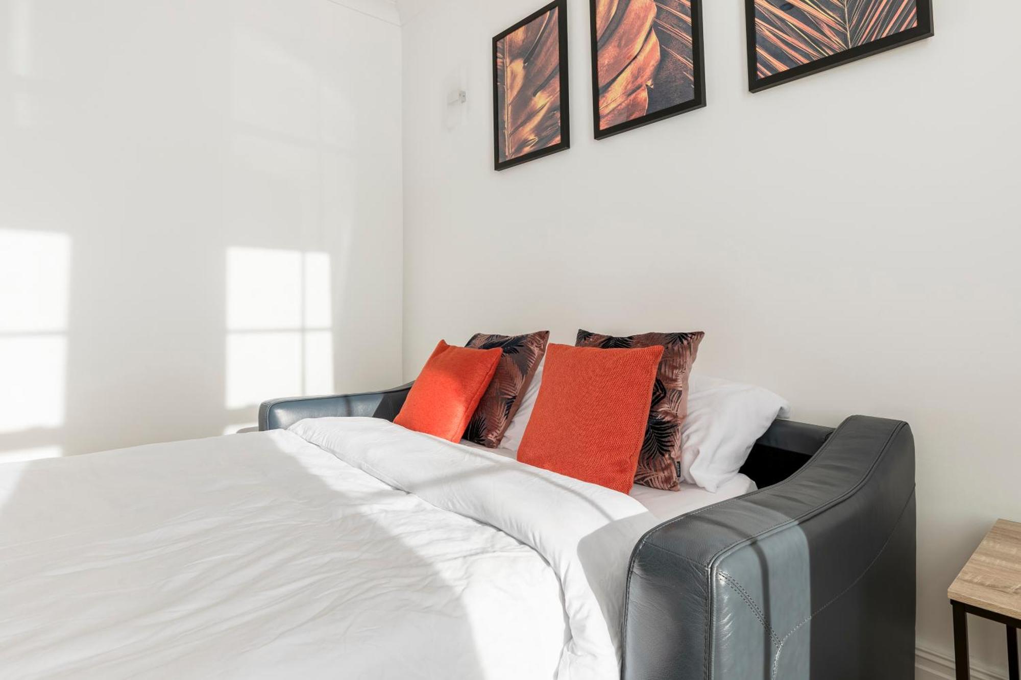 Modern Aptmt, 2 Stops To Central London, Smart Lock, Netflix Ealing Ngoại thất bức ảnh