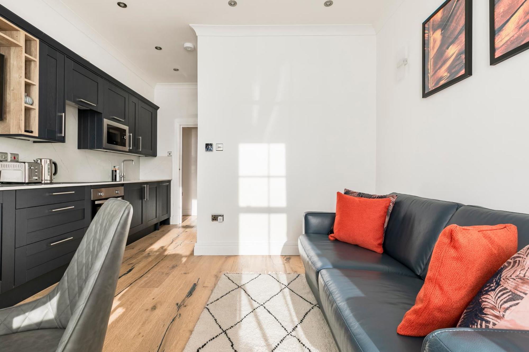 Modern Aptmt, 2 Stops To Central London, Smart Lock, Netflix Ealing Ngoại thất bức ảnh
