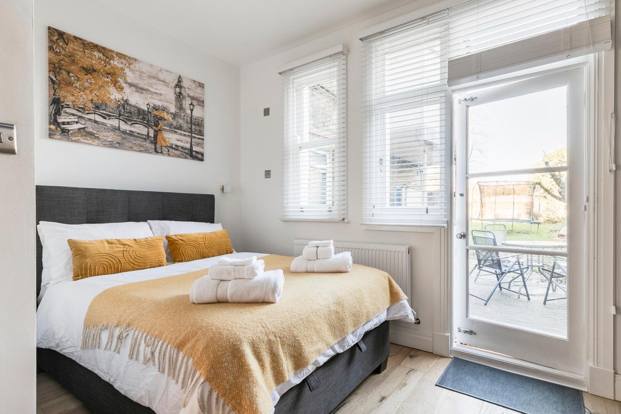 Modern Aptmt, 2 Stops To Central London, Smart Lock, Netflix Ealing Ngoại thất bức ảnh