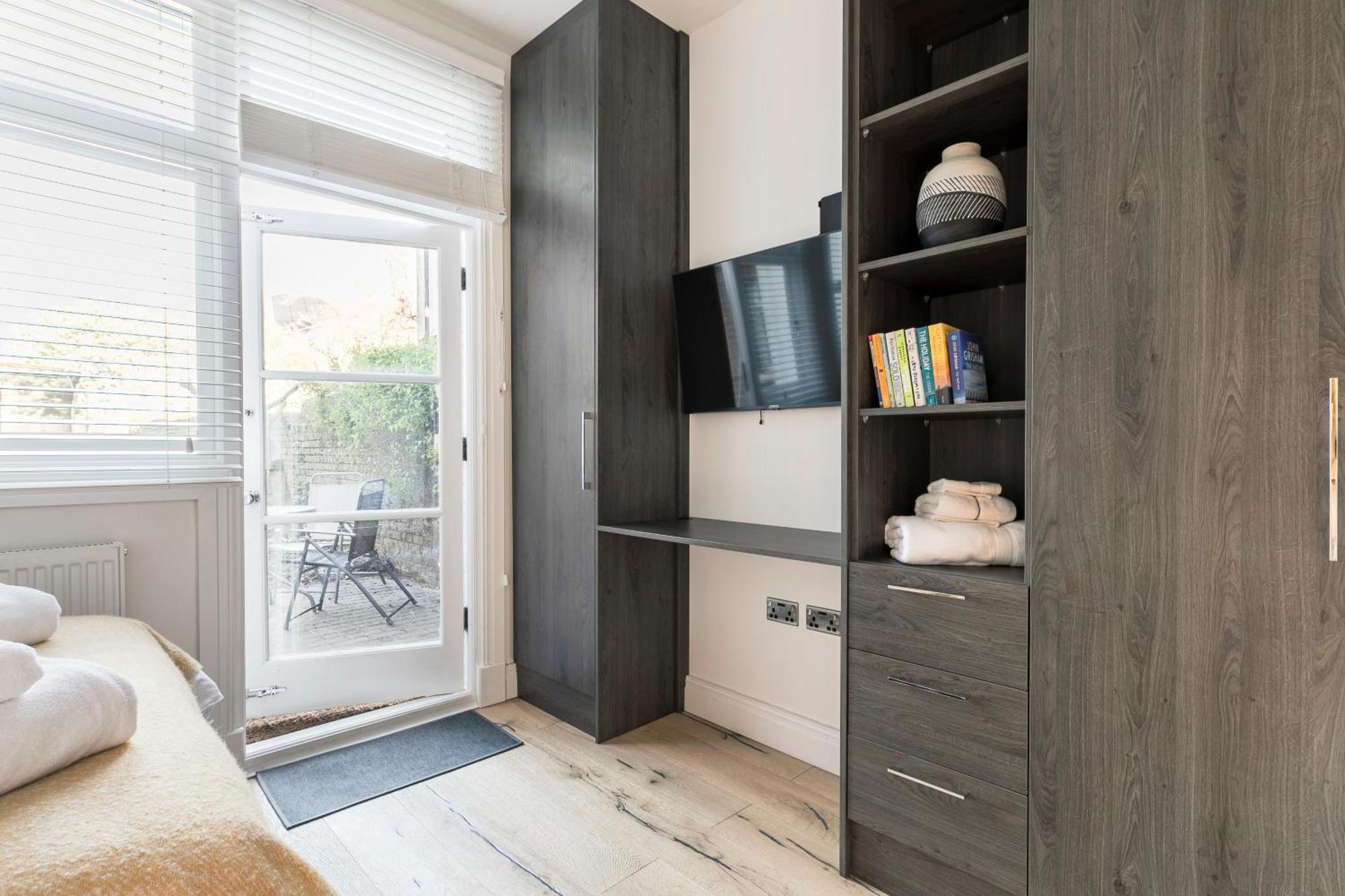 Modern Aptmt, 2 Stops To Central London, Smart Lock, Netflix Ealing Ngoại thất bức ảnh