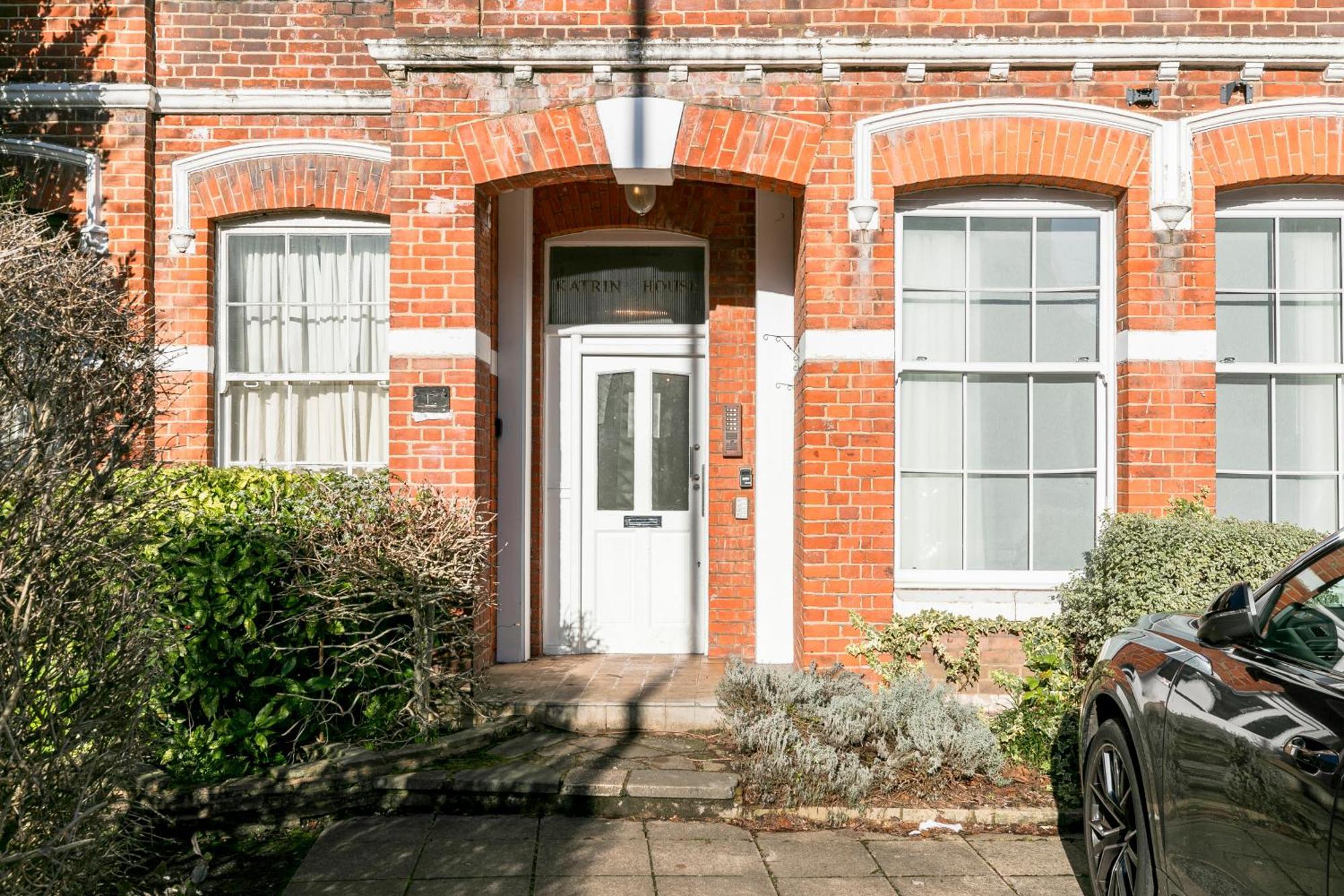 Modern Aptmt, 2 Stops To Central London, Smart Lock, Netflix Ealing Ngoại thất bức ảnh